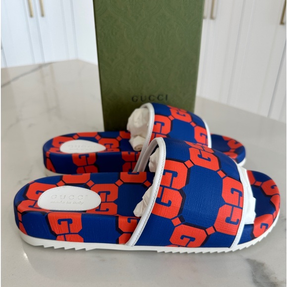 Gucci All Over Logo Slides - Picture 4 of 9